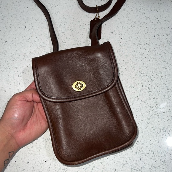 Coach Handbags - Vintage Leather Coach Crossbody Bag